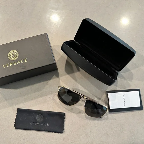 Versace sunglasses never worn Gianni Versace Sunglasses 80s, Made in Italy. 100% Original  main image 4